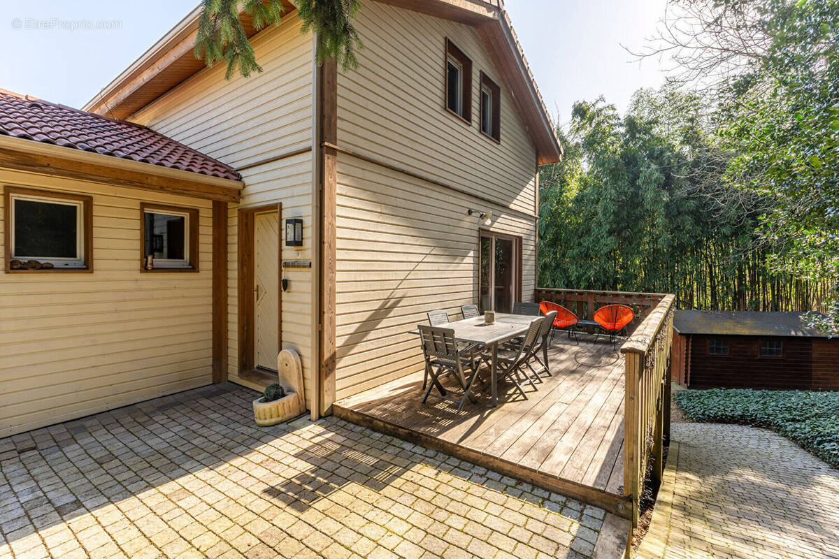 Maison à COLLONGES-AU-MONT-D'OR