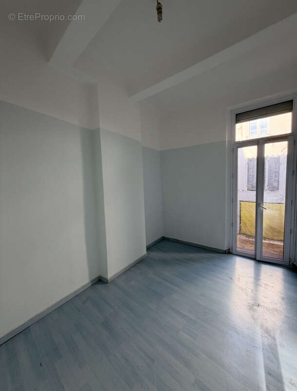 Appartement à MARSEILLE-5E