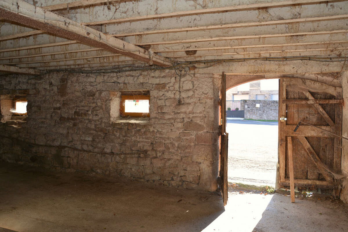 Maison à ONET-LE-CHATEAU