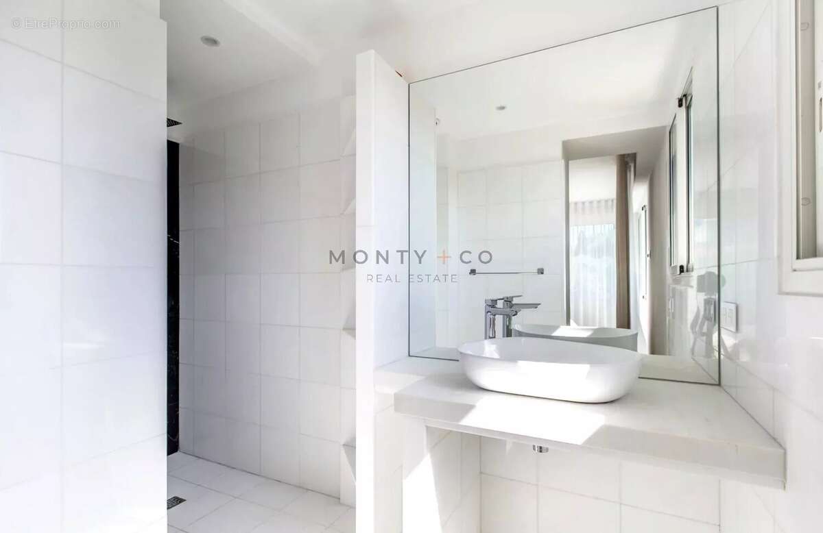 Vente villa 7 chambres entièrement rénovée avec vue mer, Cap d'Antibes - photo 15
