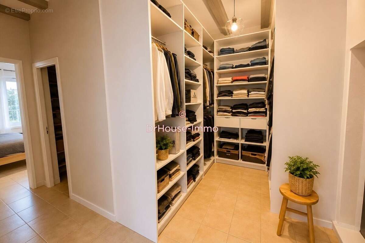 Maison 300 m² à Vinassan  - photo 7