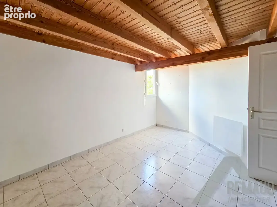 2.6 Km du Centre Ville - Appartement 82 m² avec terrasse et garages - photo 6