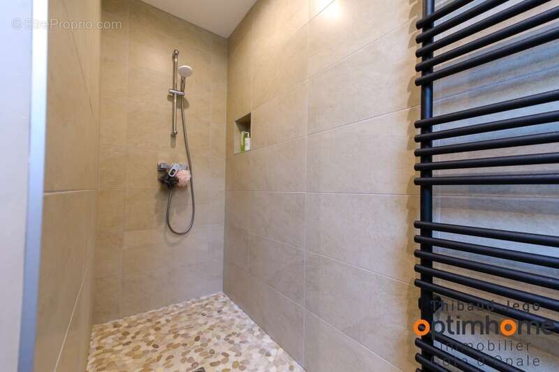 Maison contemporaine récente avec un bel extérieur et vue mer de l'étage - photo 15