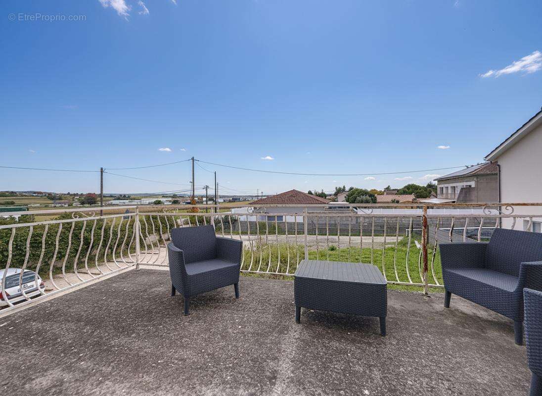 Maison à REVENTIN-VAUGRIS