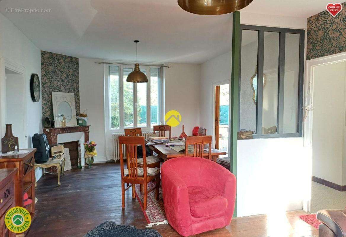 Maison à DUN-SUR-AURON