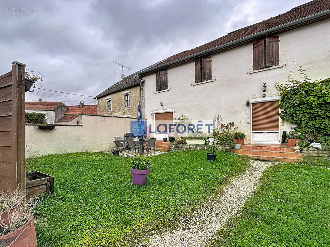 Maison à ORGES