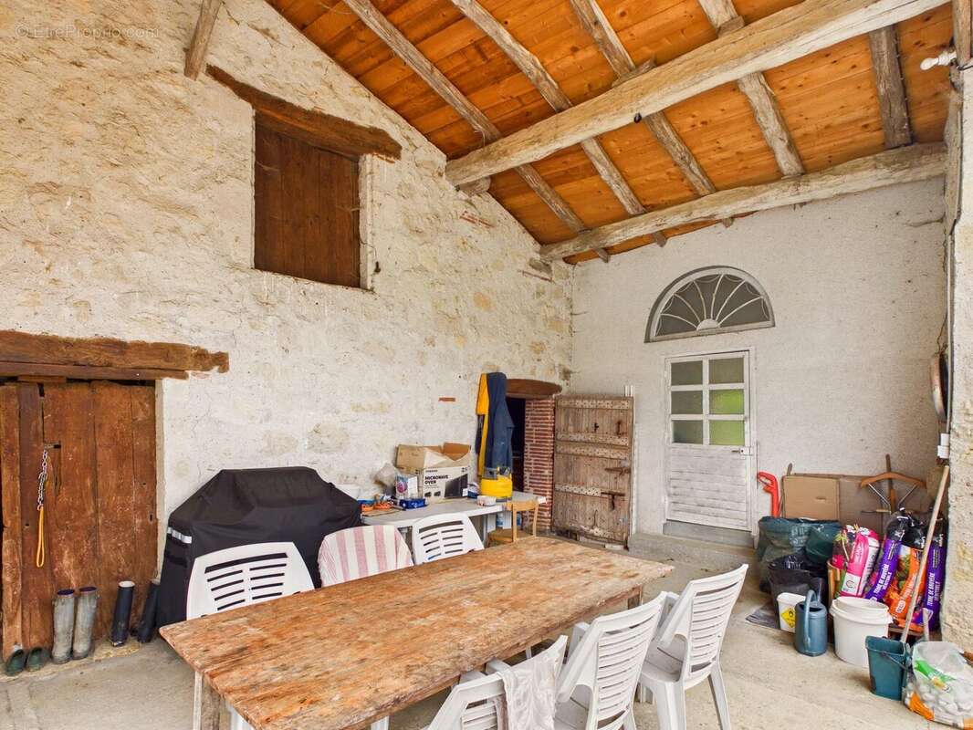Maison à SAINT-URCISSE
