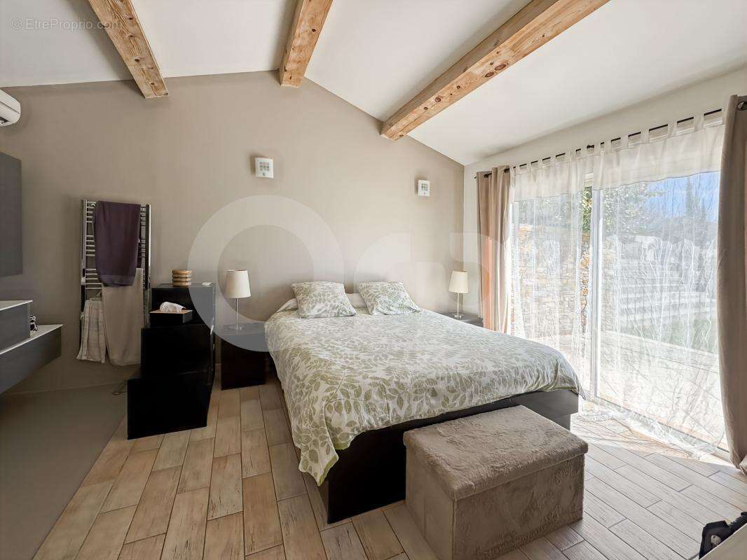 Maison à LE REVEST-LES-EAUX