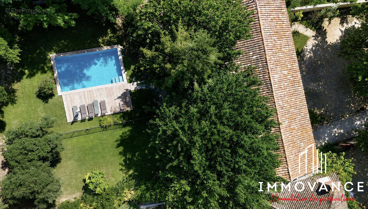 Maison 335 m² à Aimargues  - photo 2