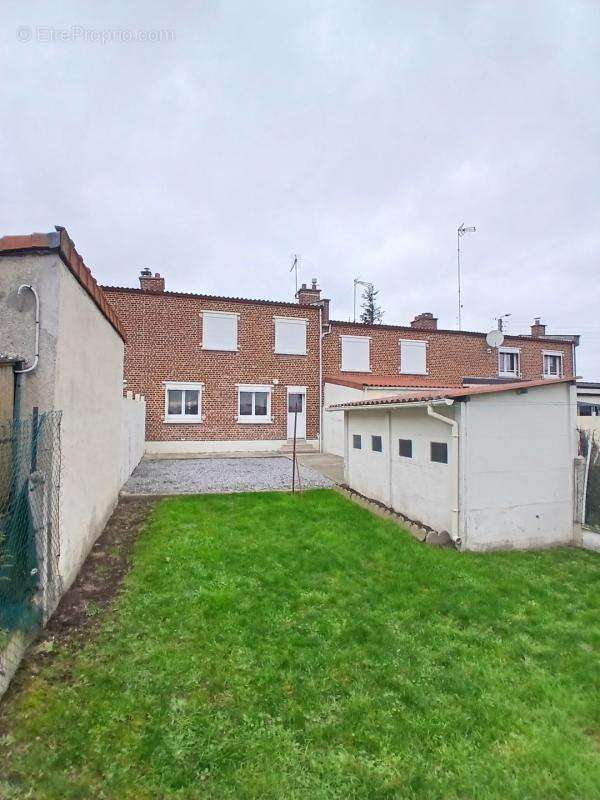 Maison à NEUVILLE-SAINT-REMY