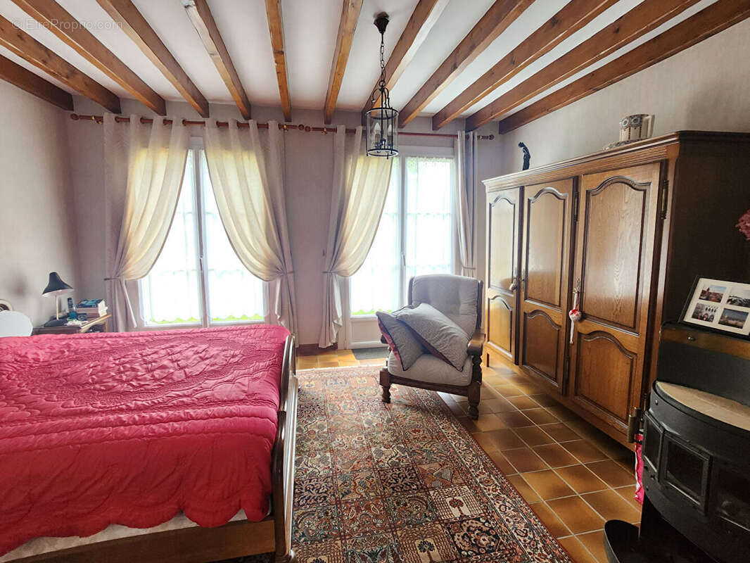 Maison à CREVECOEUR-LE-GRAND