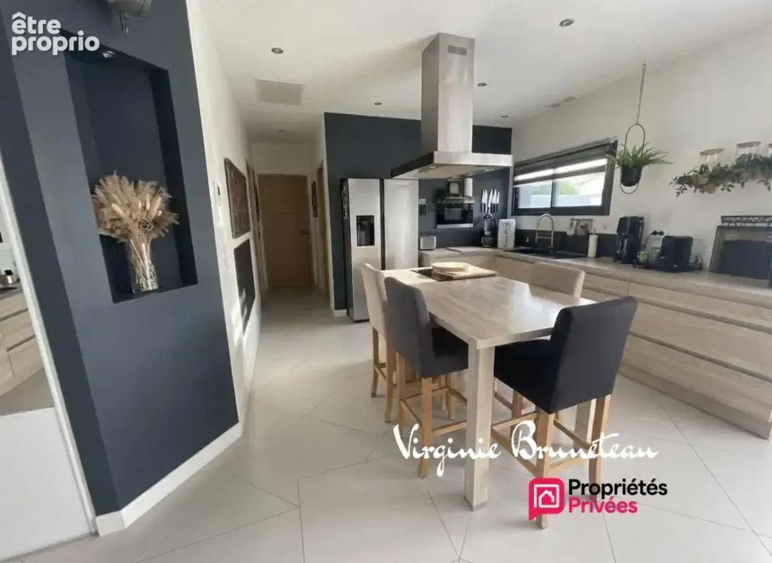 Maison de plain-pied entièrement rénovée, 3 chambres, garage et piscine - photo 3