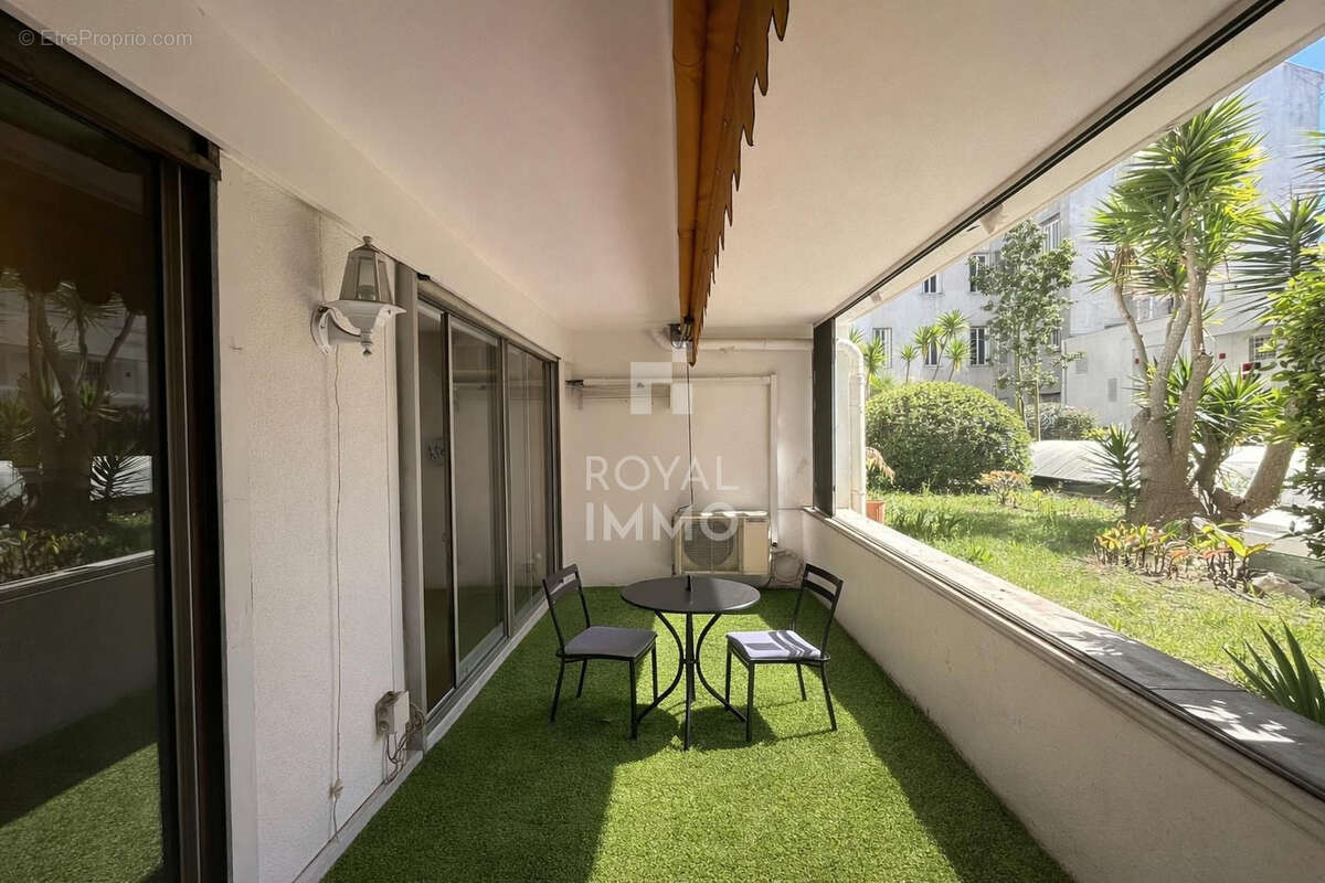 Toulon haute ville t3 + terrasse - photo 2