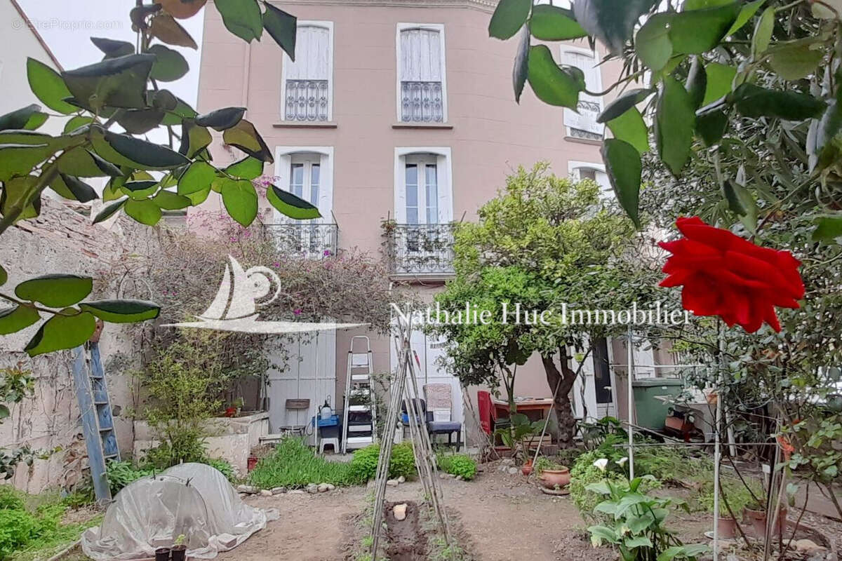 Maison 300 m² à Saint-Laurent-De-La-Salanque  - photo 5