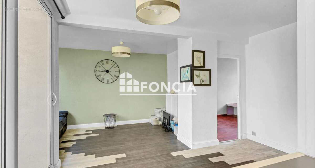 Appartement T5 de 67 m² avec balcon et vue dégagée, Box, Parking extérieur et Cave. Proximité toutes commodités - photo 2