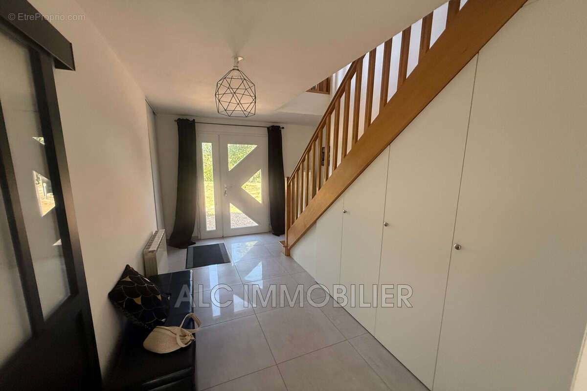 Maison 163 m² à Villaines-La-Carelle  - photo 6
