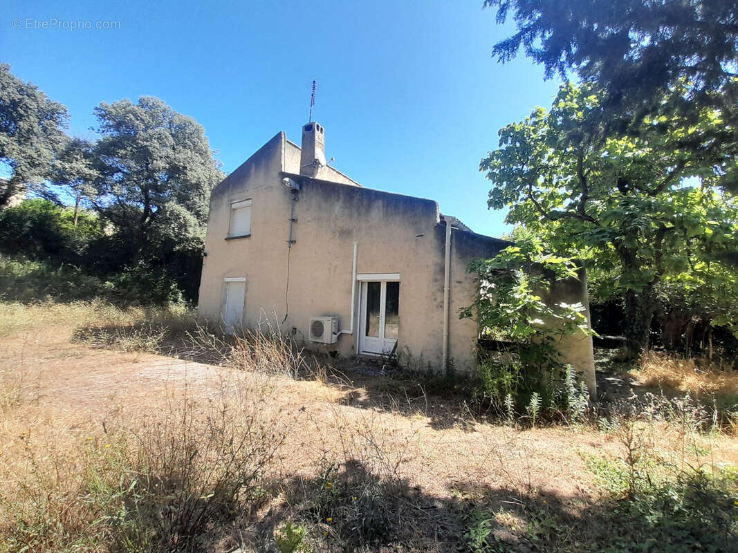 Terrain à CAUMONT-SUR-DURANCE