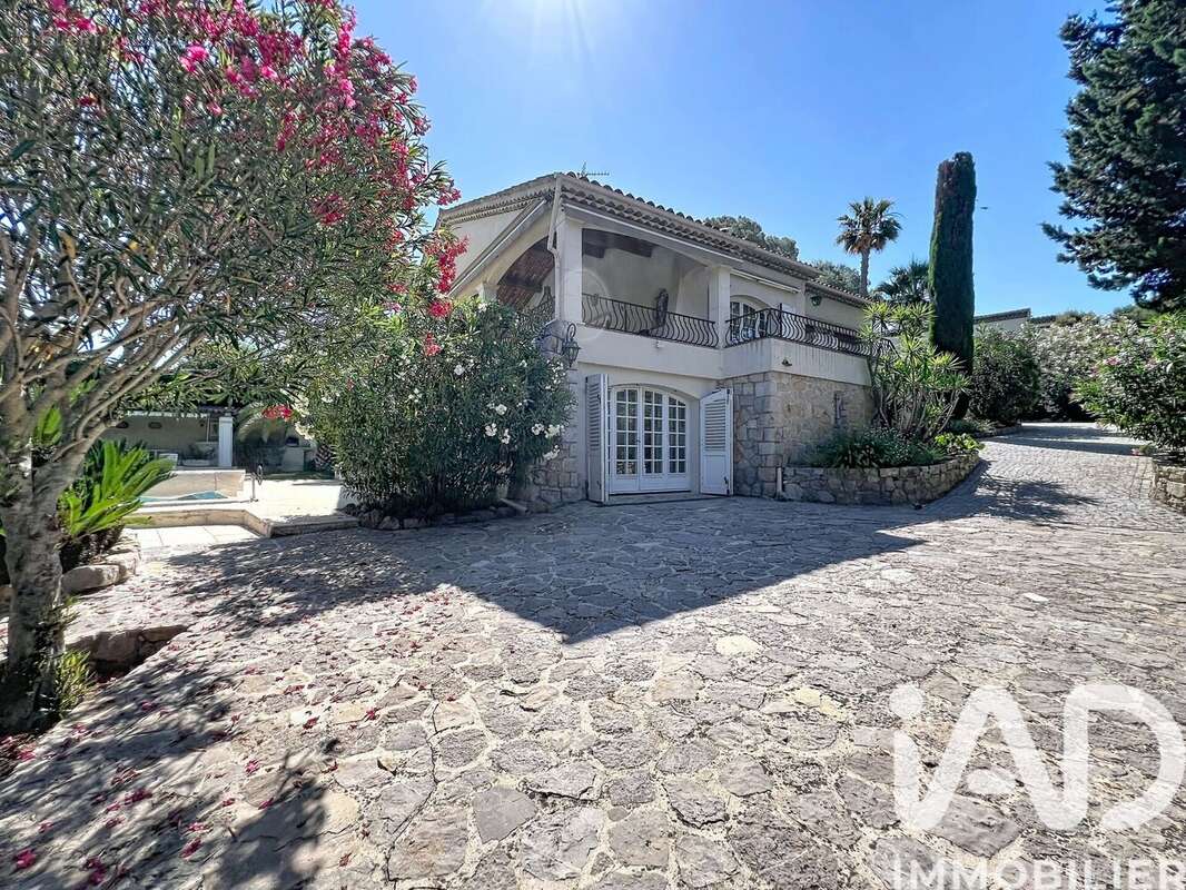 Maison 204 m² à Mougins  - photo 4