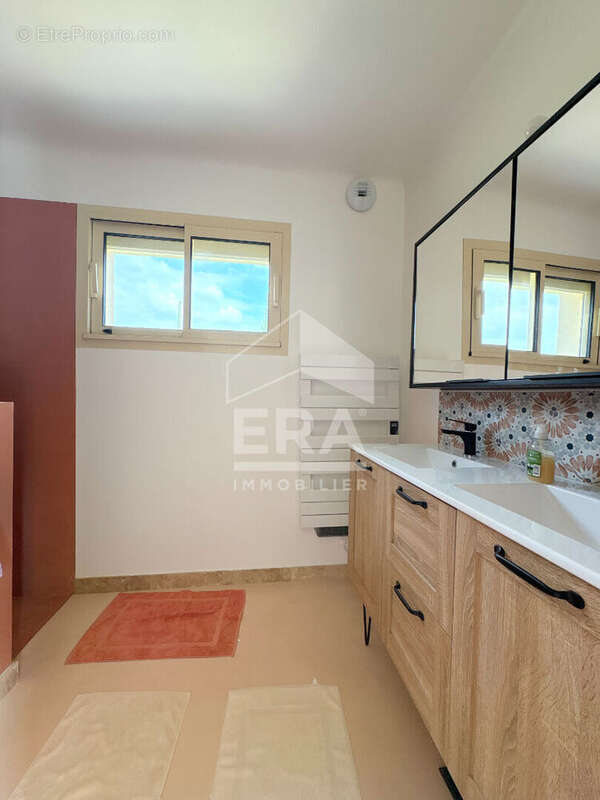 Maison à LA TOUR-D'AIGUES