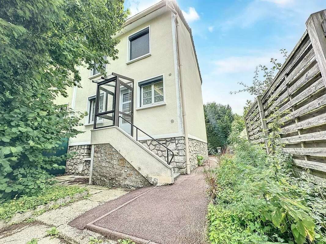 Maison Voisins Village - 68.22 m2 + Sous-sol Total et Atelier indépendant sur Terrain de 500m² - photo 2