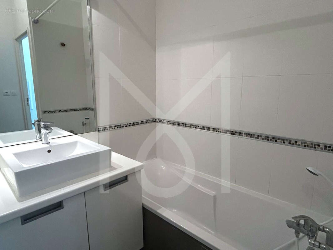 Appartement en rez-de-jardin de type 2 de 44,62 m2 avec jardin proche des plages à La Londe-Les-Maures - photo 9