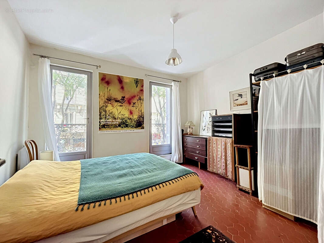 Appartement à MARSEILLE-4E