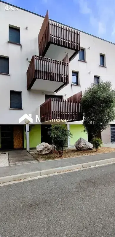 Grand T3 avec terrasse et 2 parkings - photo 5