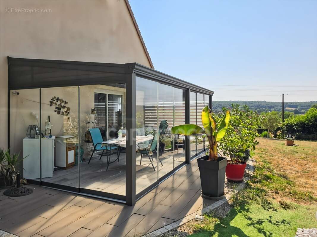 Maison familiale de 4 chambres sur plus de 6 000 m² de terrain à Saint-Maixent - photo 8