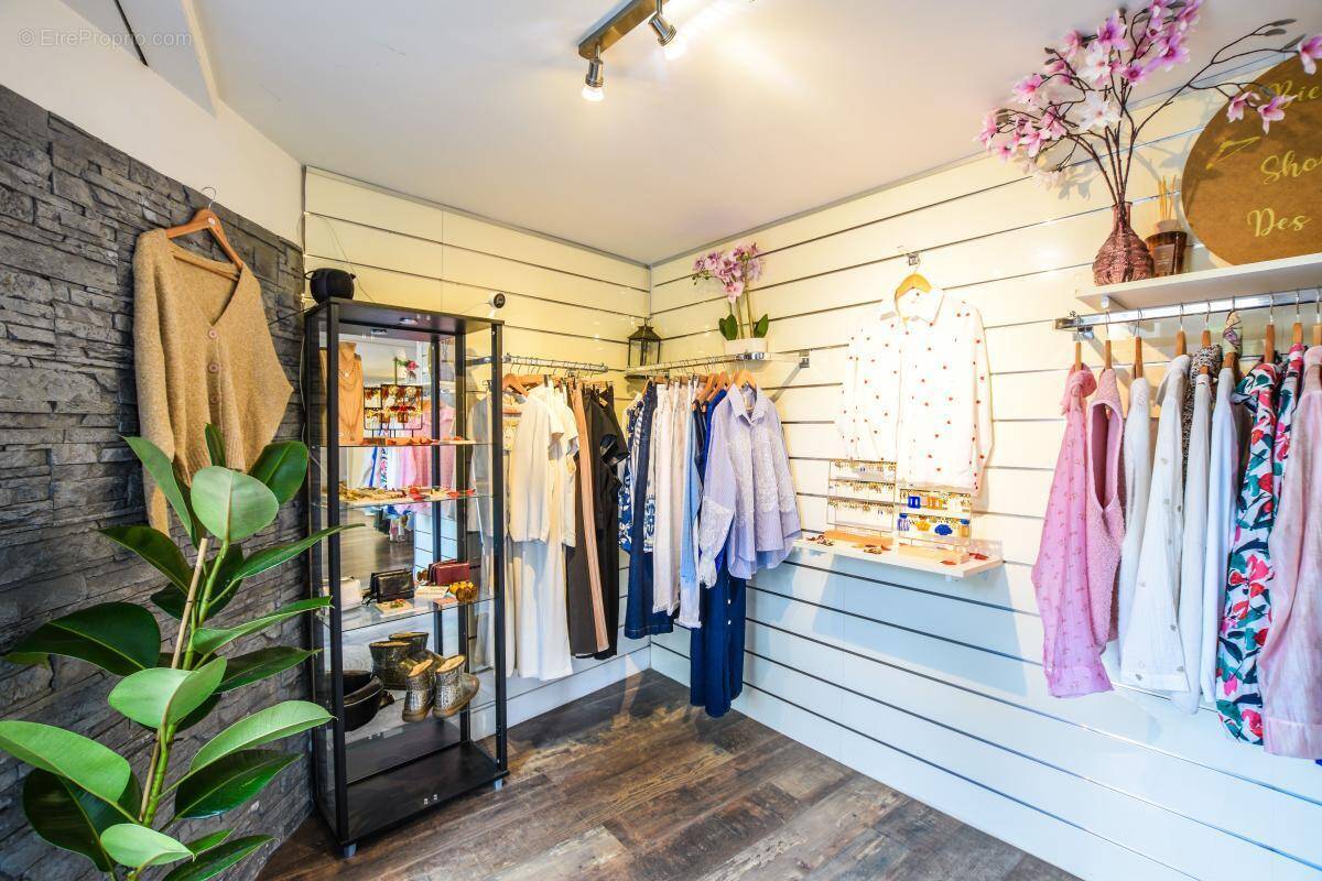 Commerce à ROCHEFORT-DU-GARD