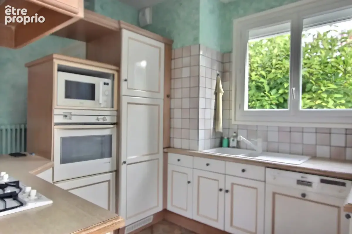 Mehun-sur-yèvre – ensemble immobilier atypique avec annexe et grand terrain - photo 8