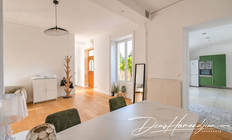 Appartement à NEUVILLE-SUR-SAONE