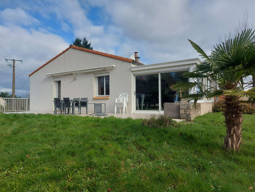 Maison à LES HERBIERS
