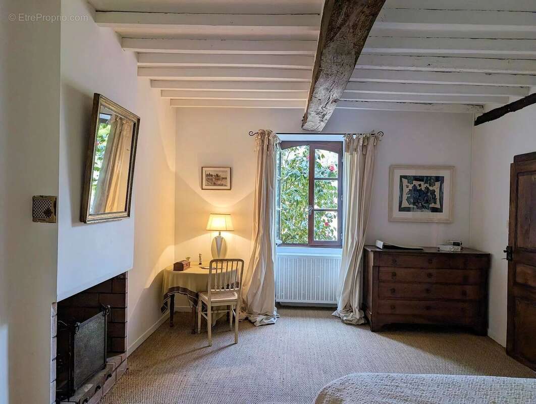 Maison de caractère avec 4 chambres sur 'environ 7318 m². - photo 20