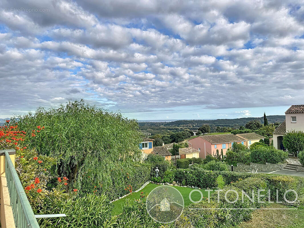 Maison à ROQUEBRUNE-SUR-ARGENS