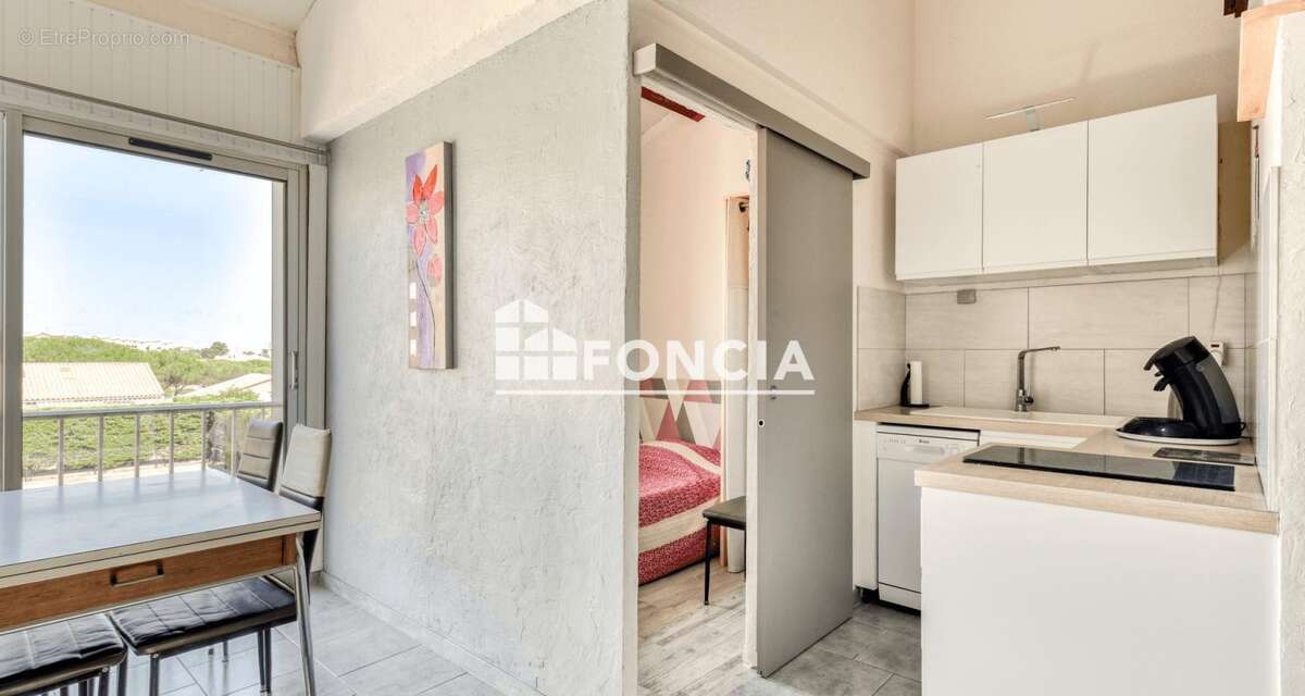 Superbe T2 Duplex rénové avec vue panoramique, piscine et parking privatif - photo 3