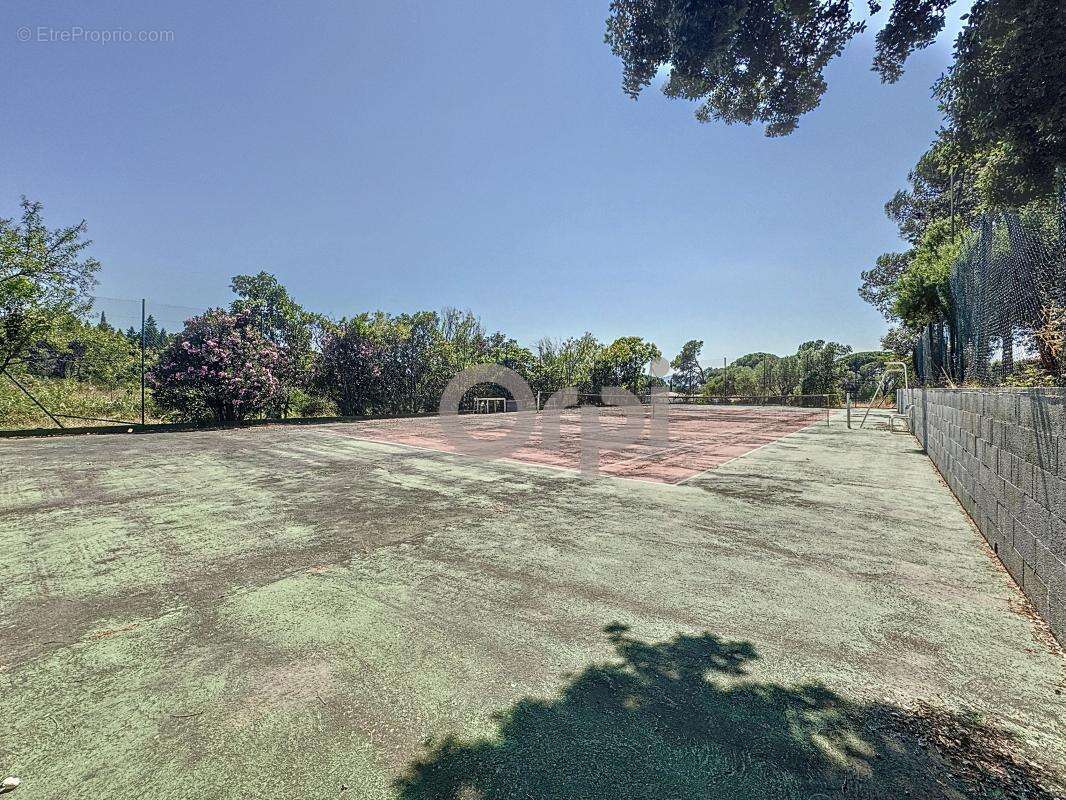 Propriété de Prestige avec Piscine spa et Terrain de tennis à Roquebrune-sur-Argens - photo 24
