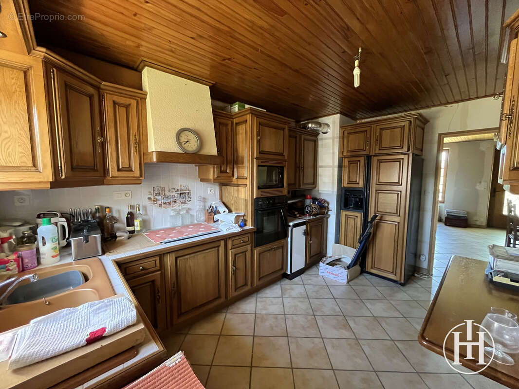 Maison à SAINT-BONNET-TRONCAIS