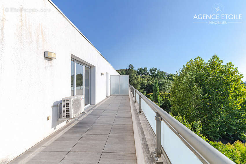 Exclusivité   Appartement T4 lumineux, dernier étage, terrasse 23 m2   Les Camoins - photo 3