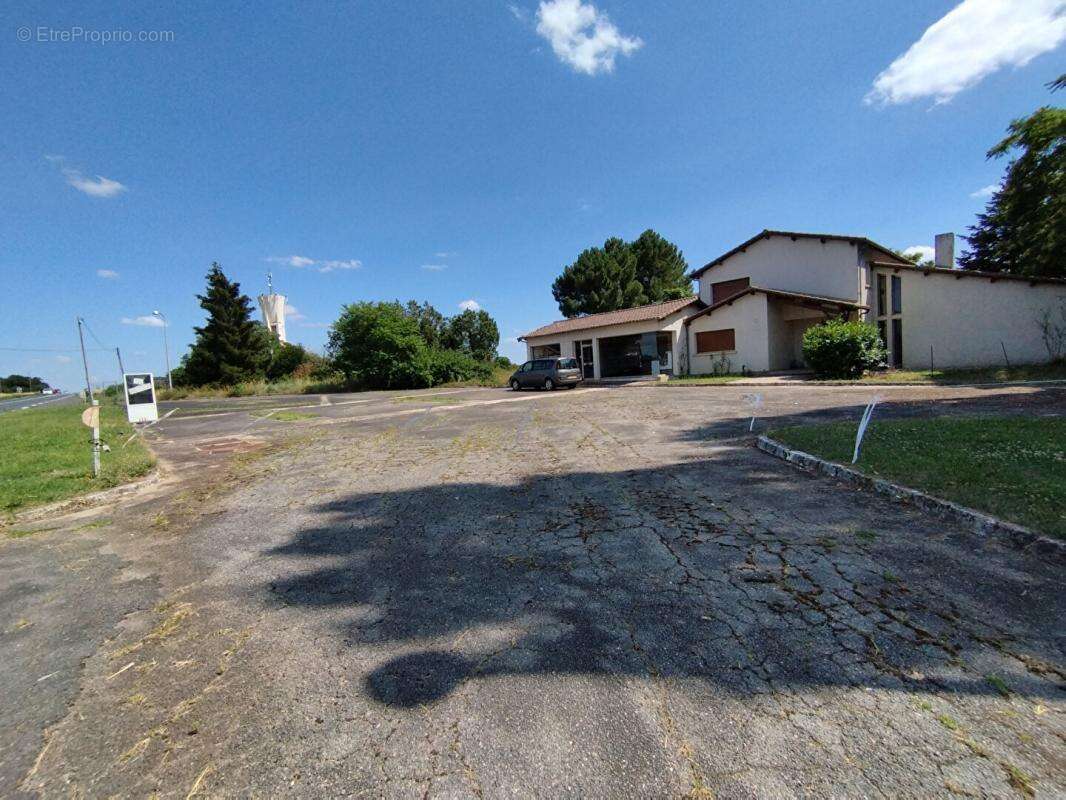 Maison à SAINT-JULIEN-L'ARS