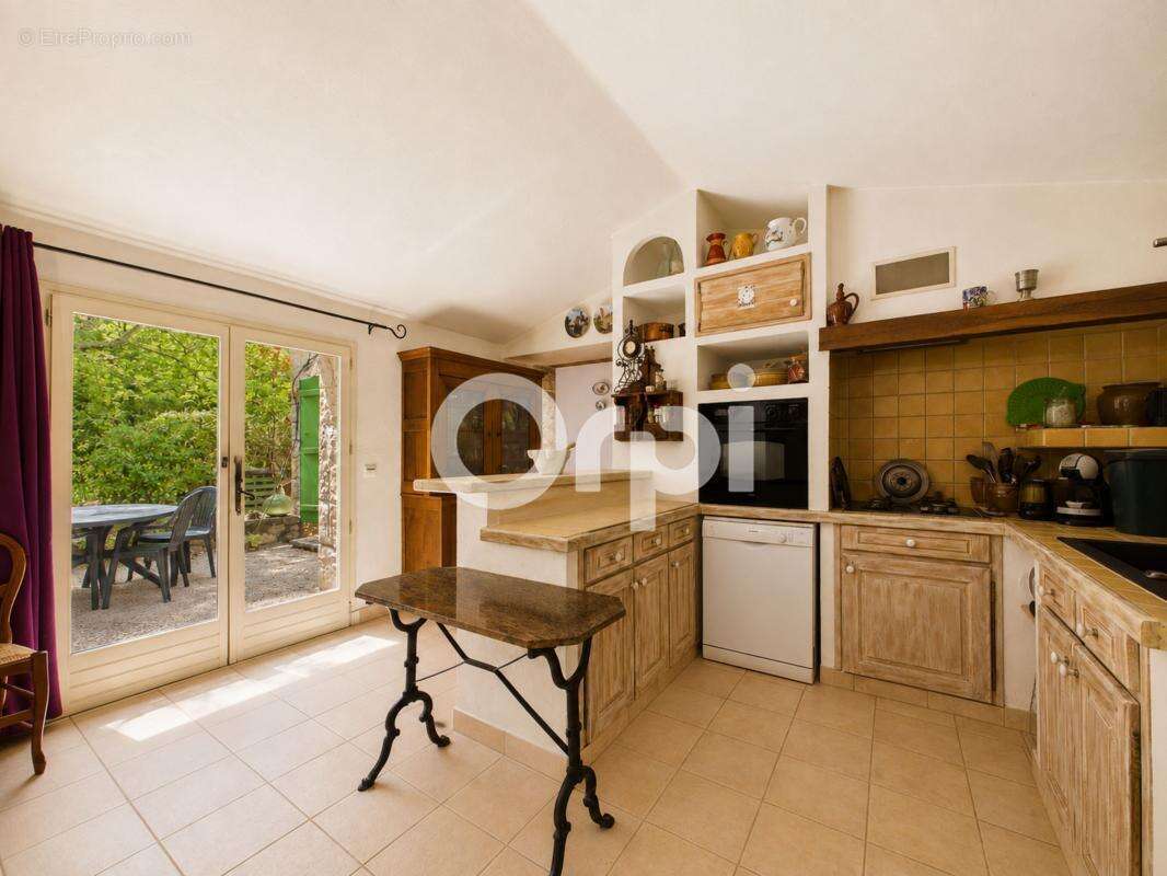 Propriete grand terrain plat + maison plain-pied - plusieurs dependances / annexes - a rafraichir - calme absolu / aucun vis-a-v - photo 8