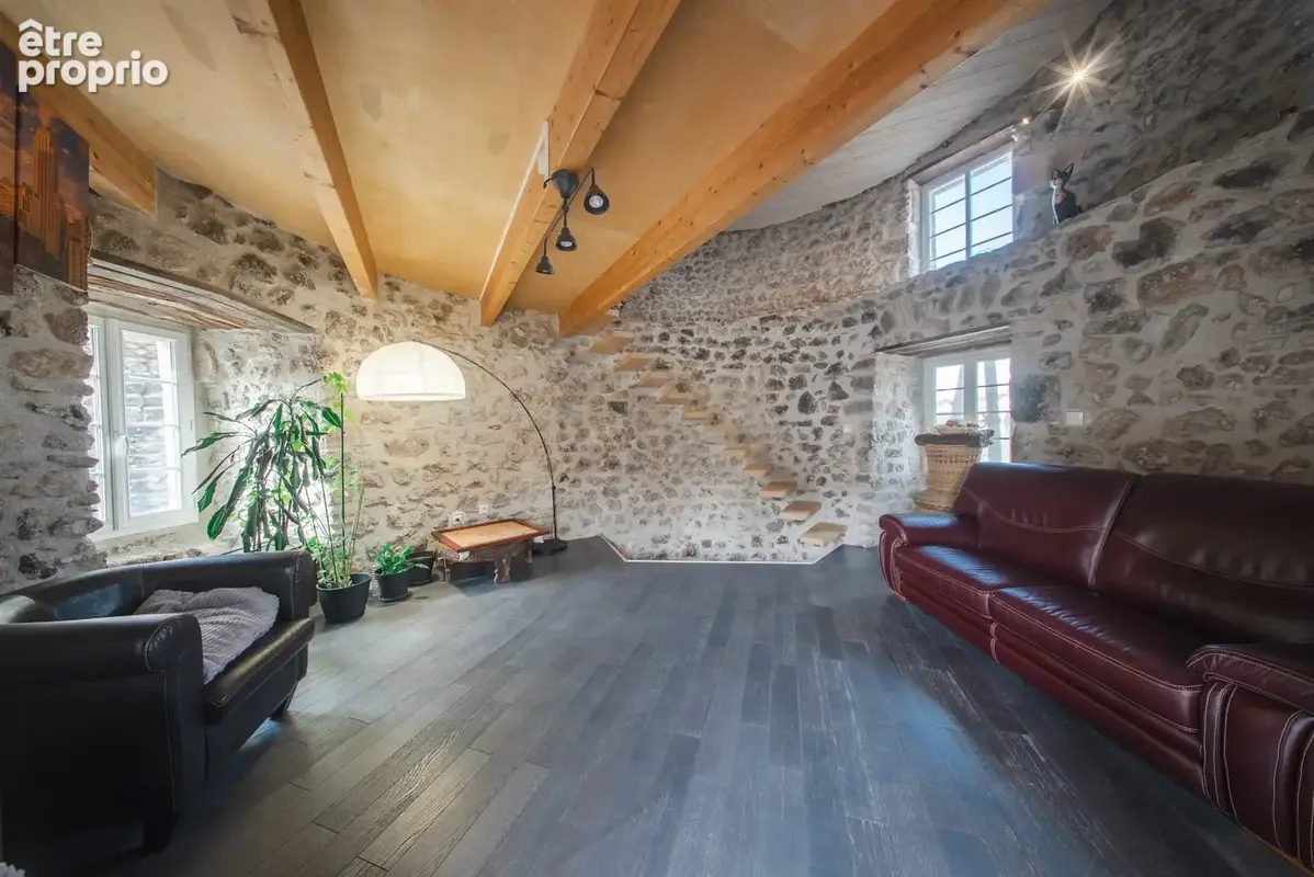 Maison 10 pièces 185 m² à vendre à Neschers (63320) - photo 4