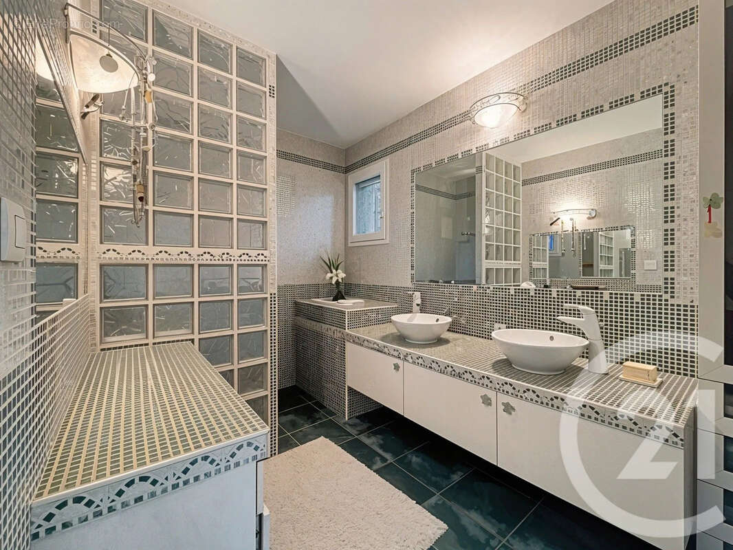 Maison à SAINT-CYR-SUR-LE-RHONE