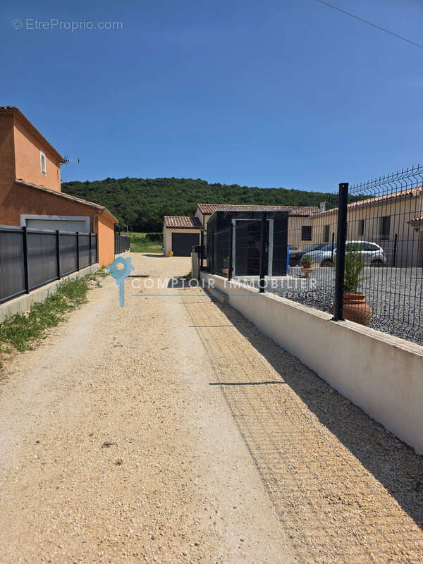 Ruoms - maison neuve  plain pied 100 m2  sur 598 m2 de terrain - photo 16