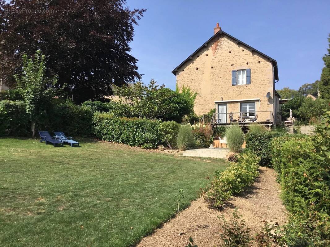 Maison à LAROCHEMILLAY