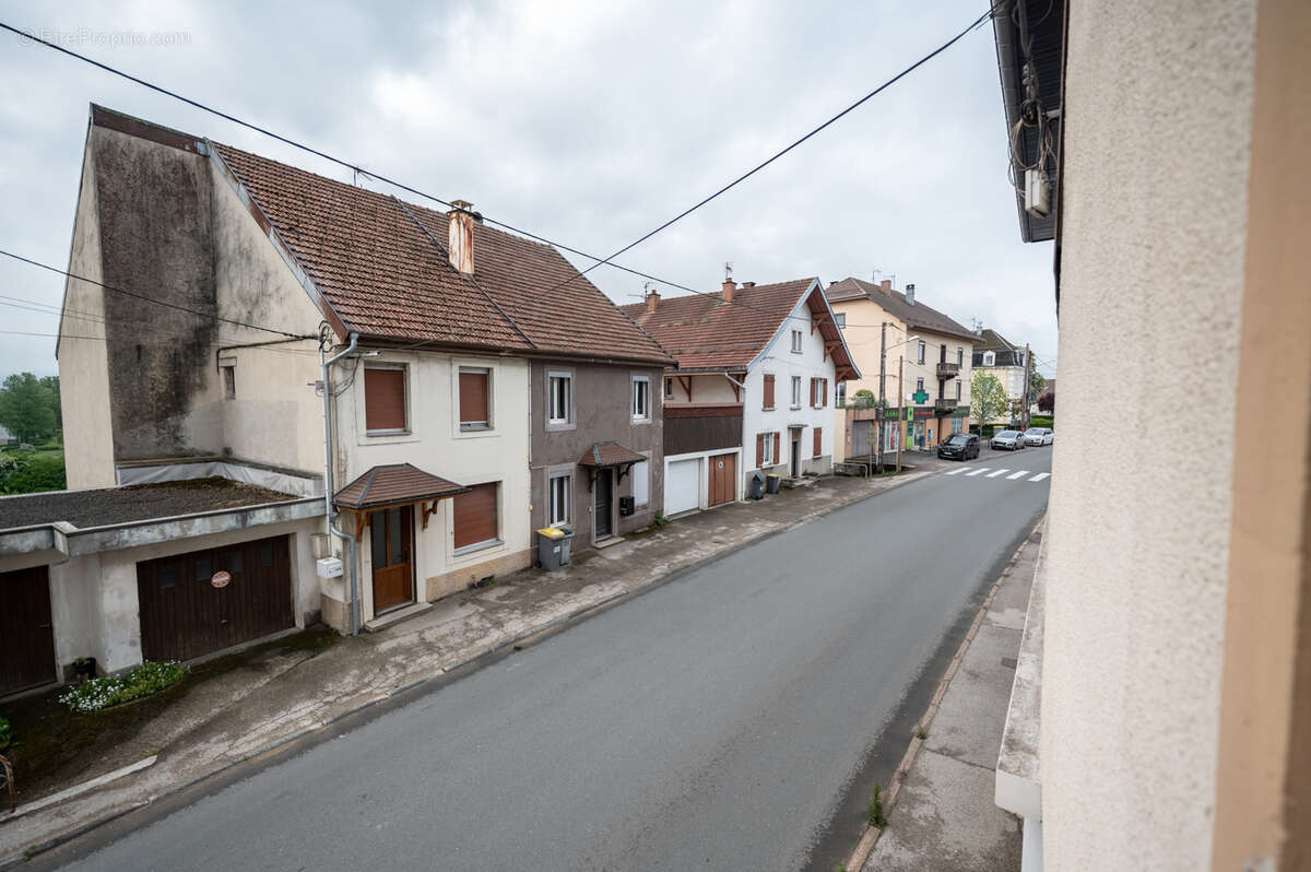 Appartement à FRASNE