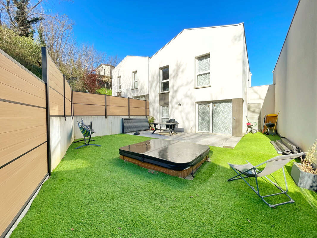 Maison à SEREZIN-DU-RHONE