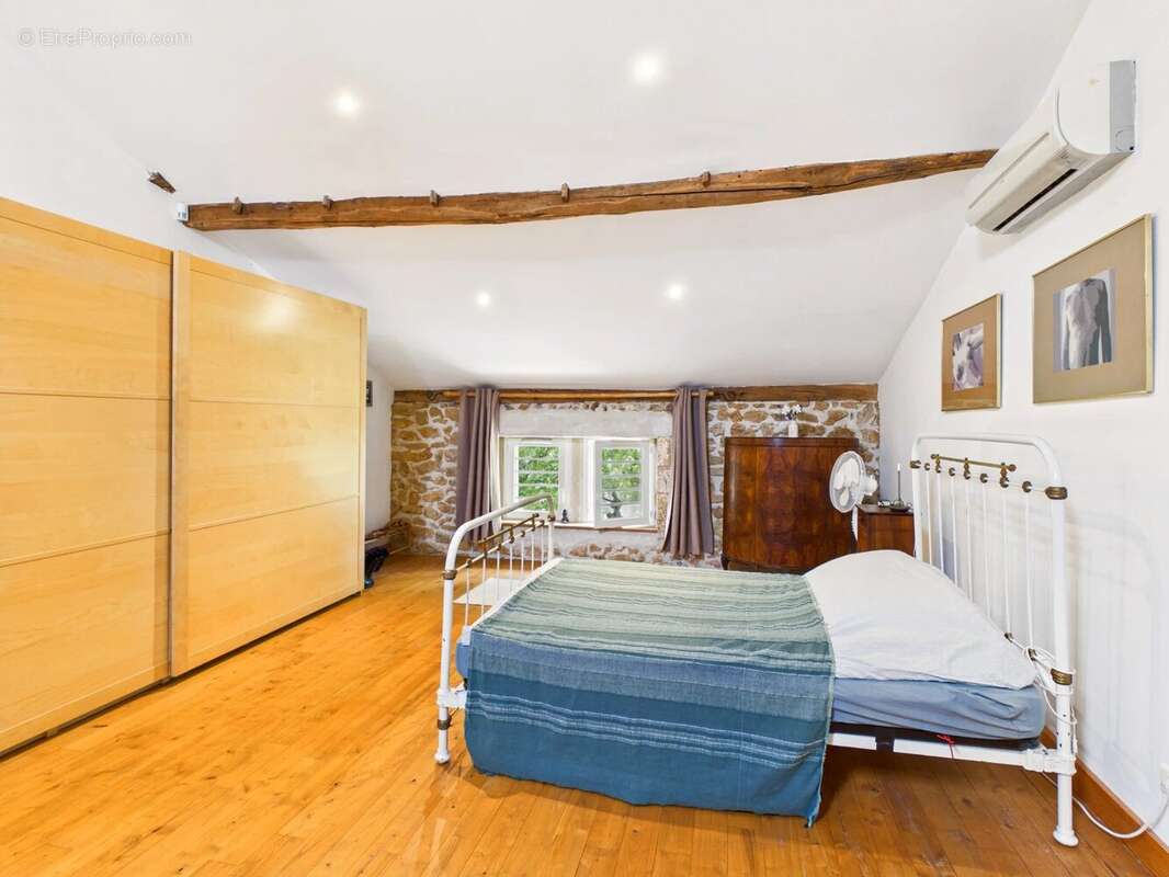 Longère avec Maison d'amis, granges et piscine - photo 8