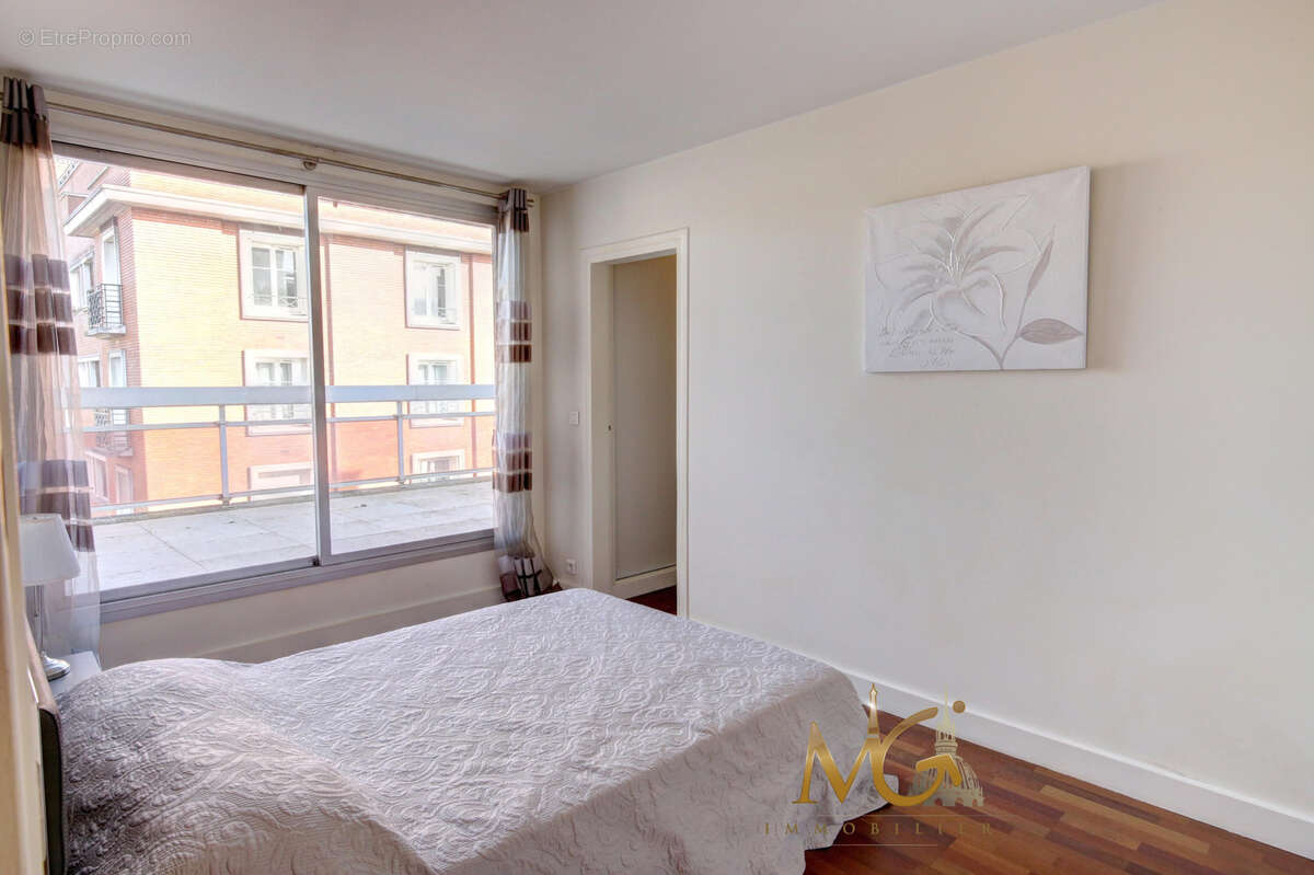 Appartement à PARIS-17E