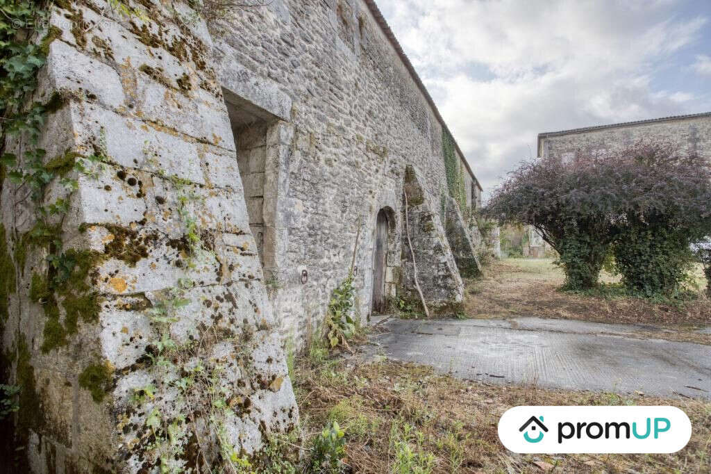 Maison à LOIRE-LES-MARAIS