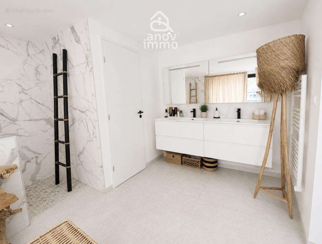 Maison à LA CADIERE-D'AZUR